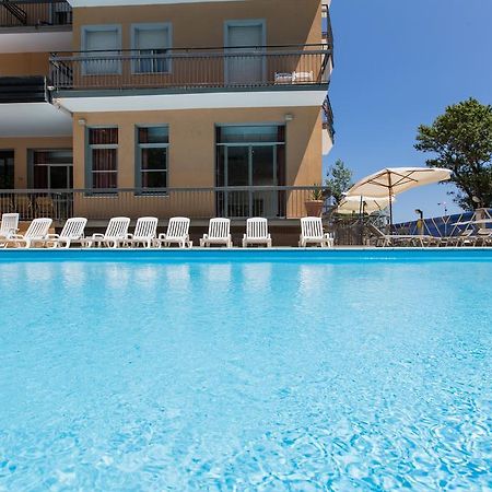 Hotel Atlas Римини Екстериор снимка