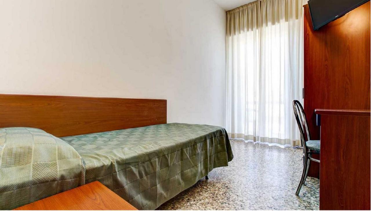 Hotel Atlas Римини Екстериор снимка