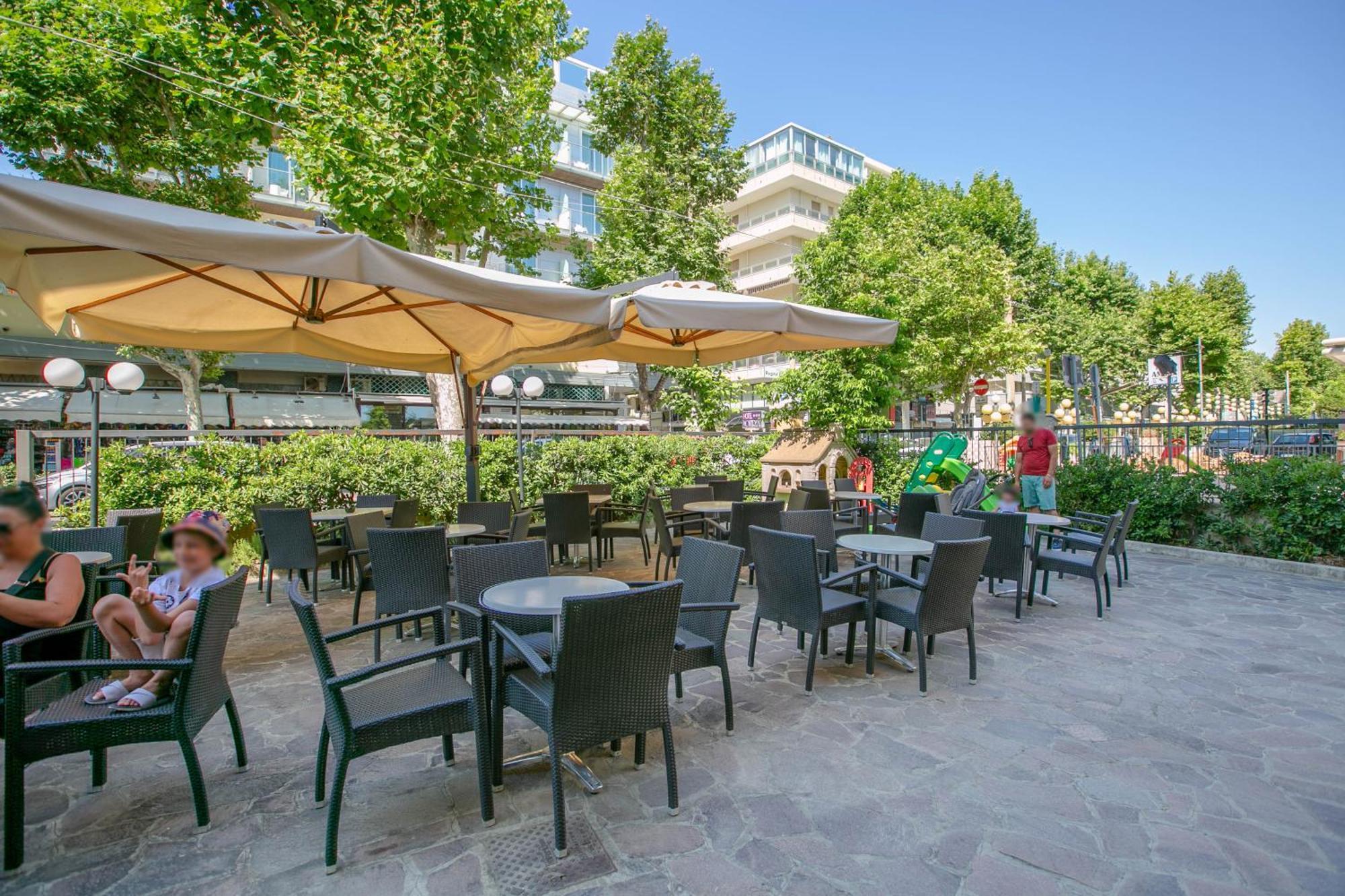 Hotel Atlas Римини Екстериор снимка