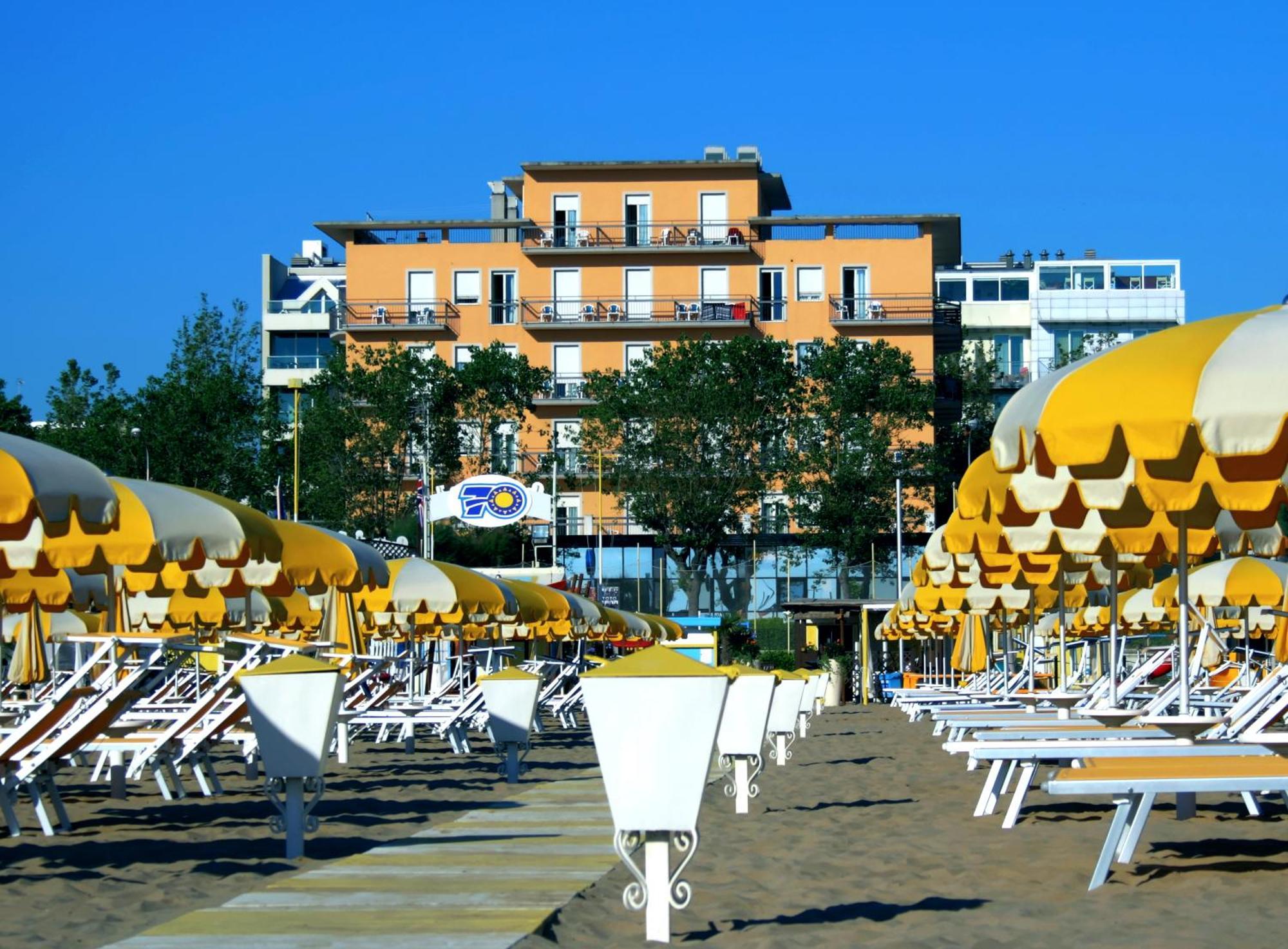 Hotel Atlas Римини Екстериор снимка