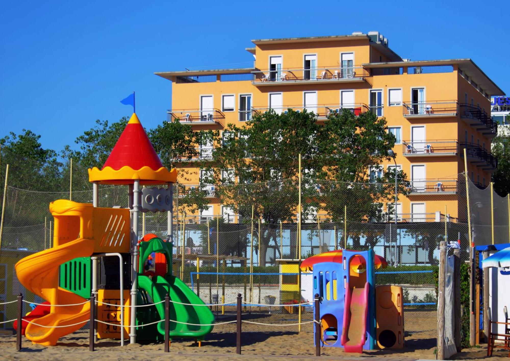 Hotel Atlas Римини Екстериор снимка