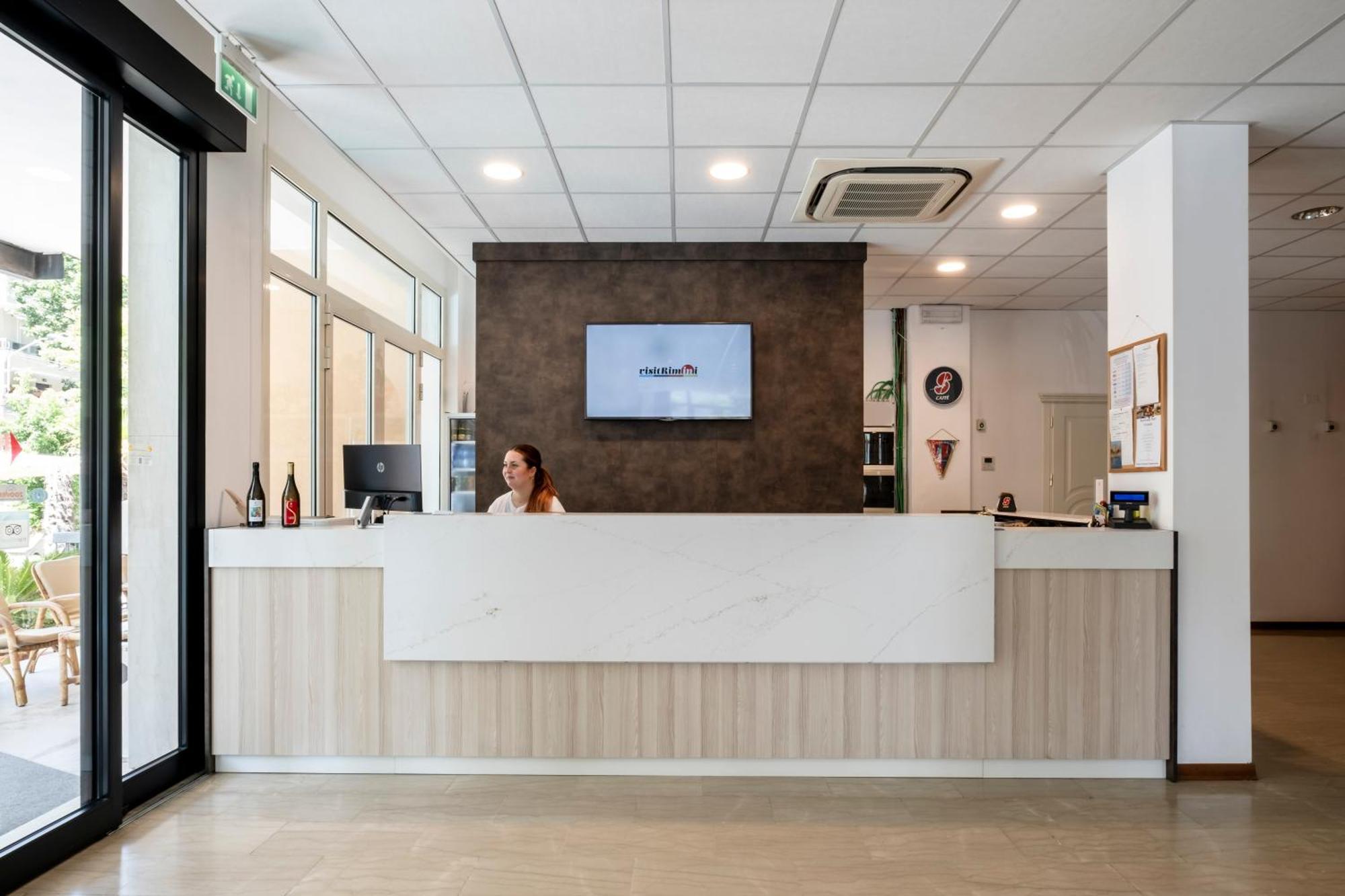Hotel Atlas Римини Екстериор снимка