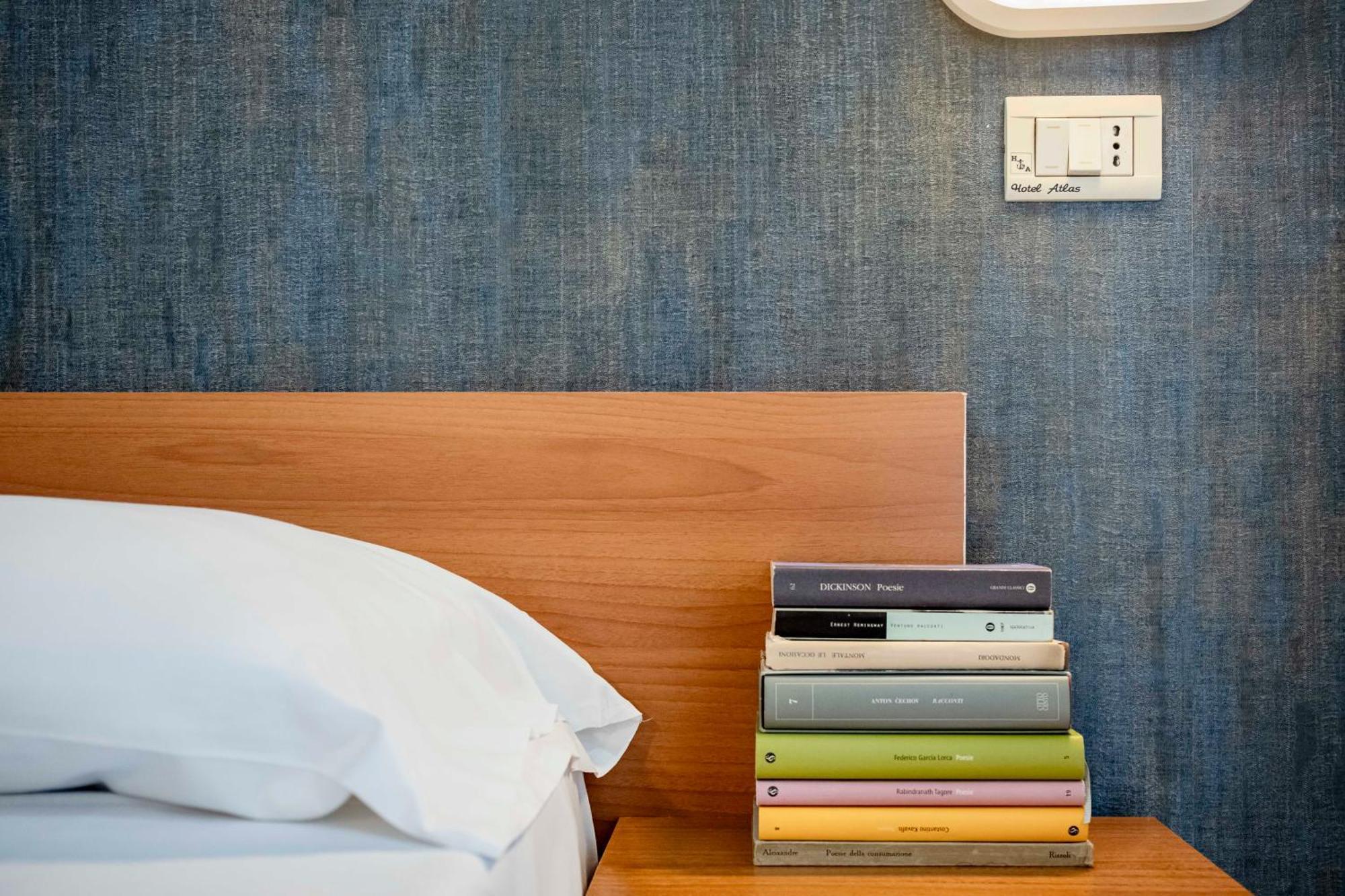 Hotel Atlas Римини Екстериор снимка