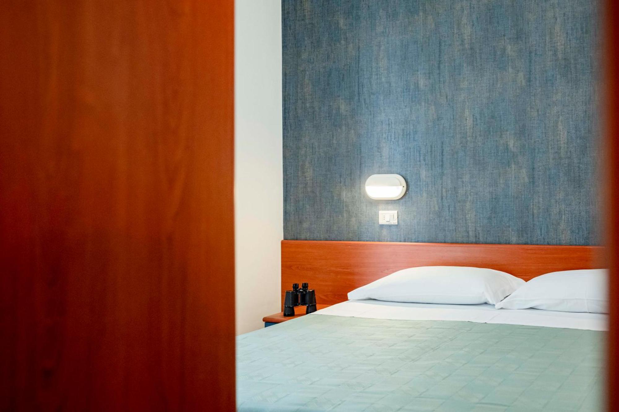 Hotel Atlas Римини Екстериор снимка