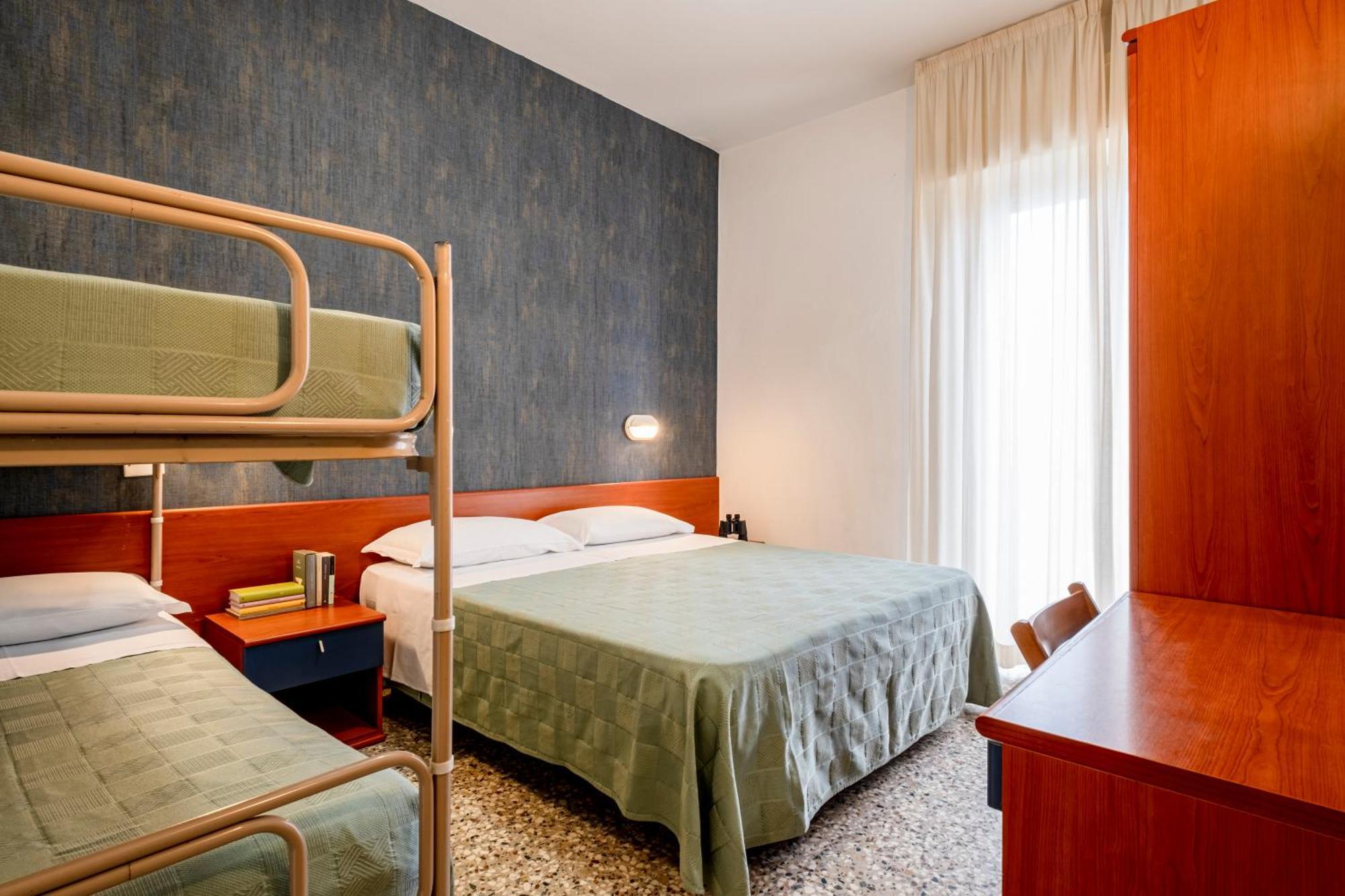 Hotel Atlas Римини Екстериор снимка