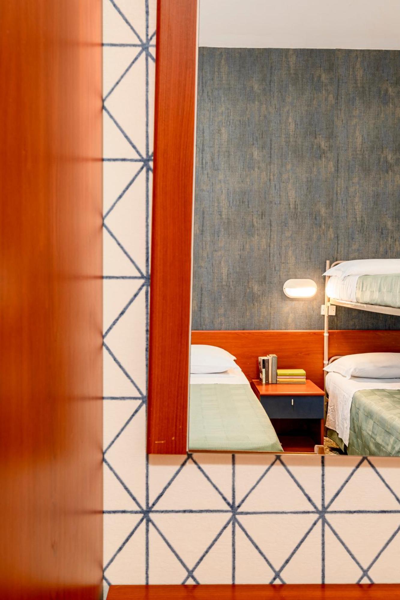 Hotel Atlas Римини Екстериор снимка