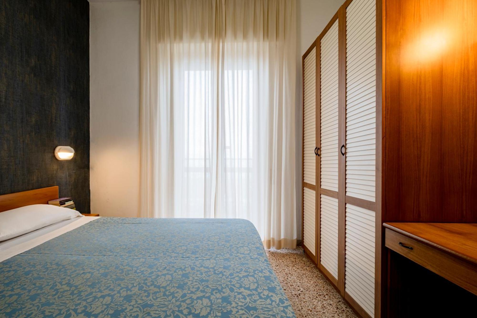 Hotel Atlas Римини Екстериор снимка