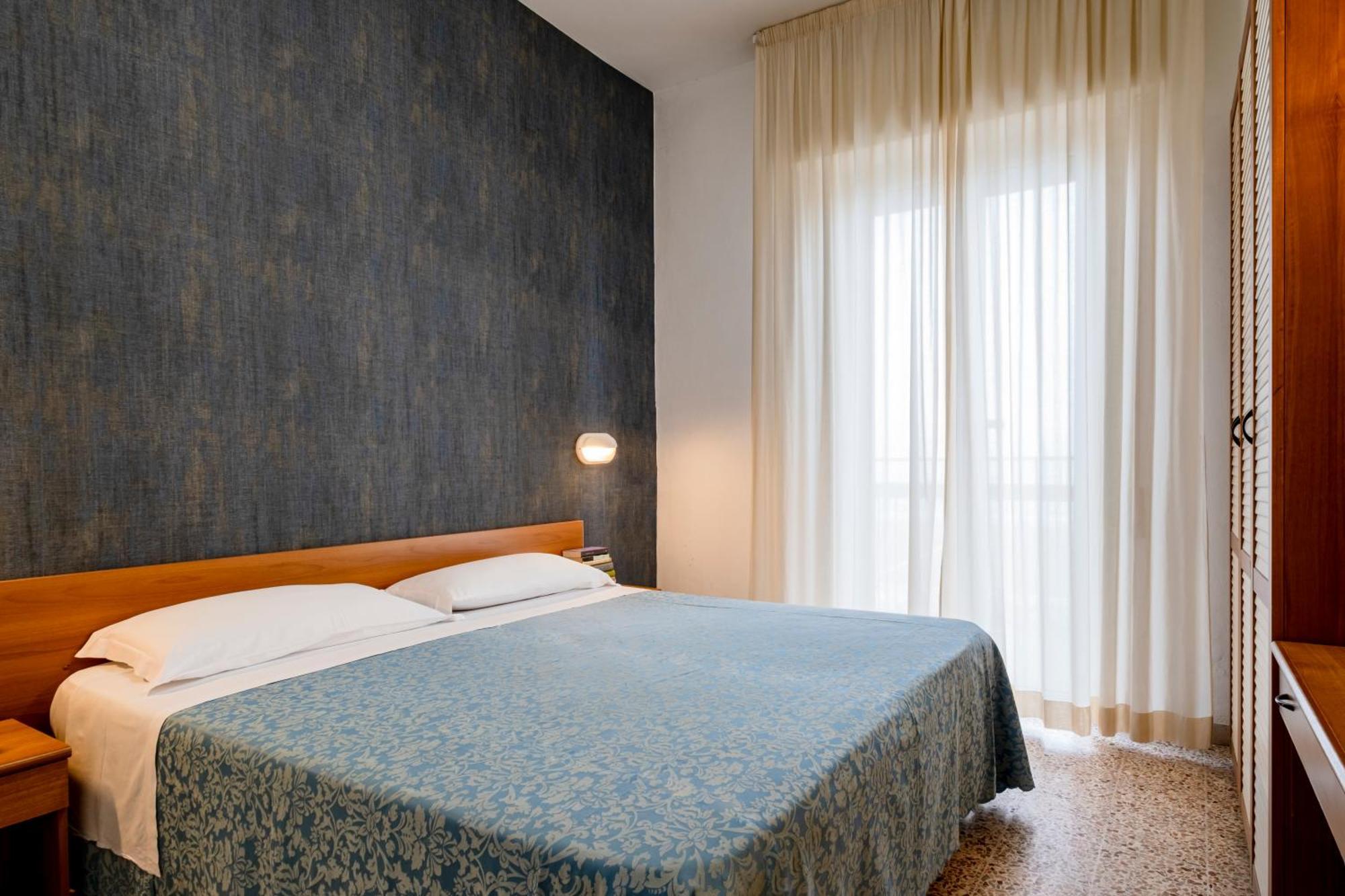 Hotel Atlas Римини Екстериор снимка