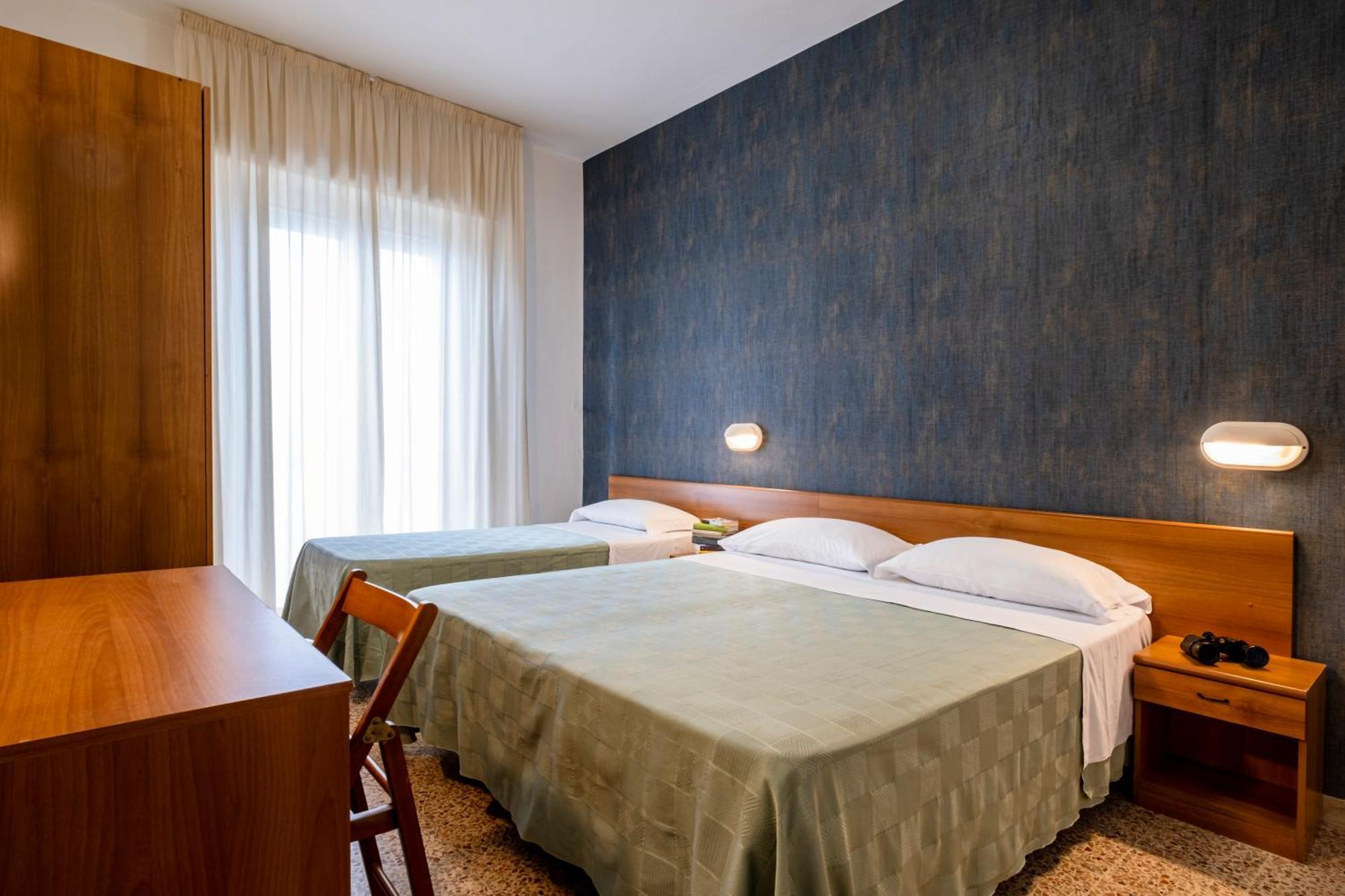 Hotel Atlas Римини Екстериор снимка