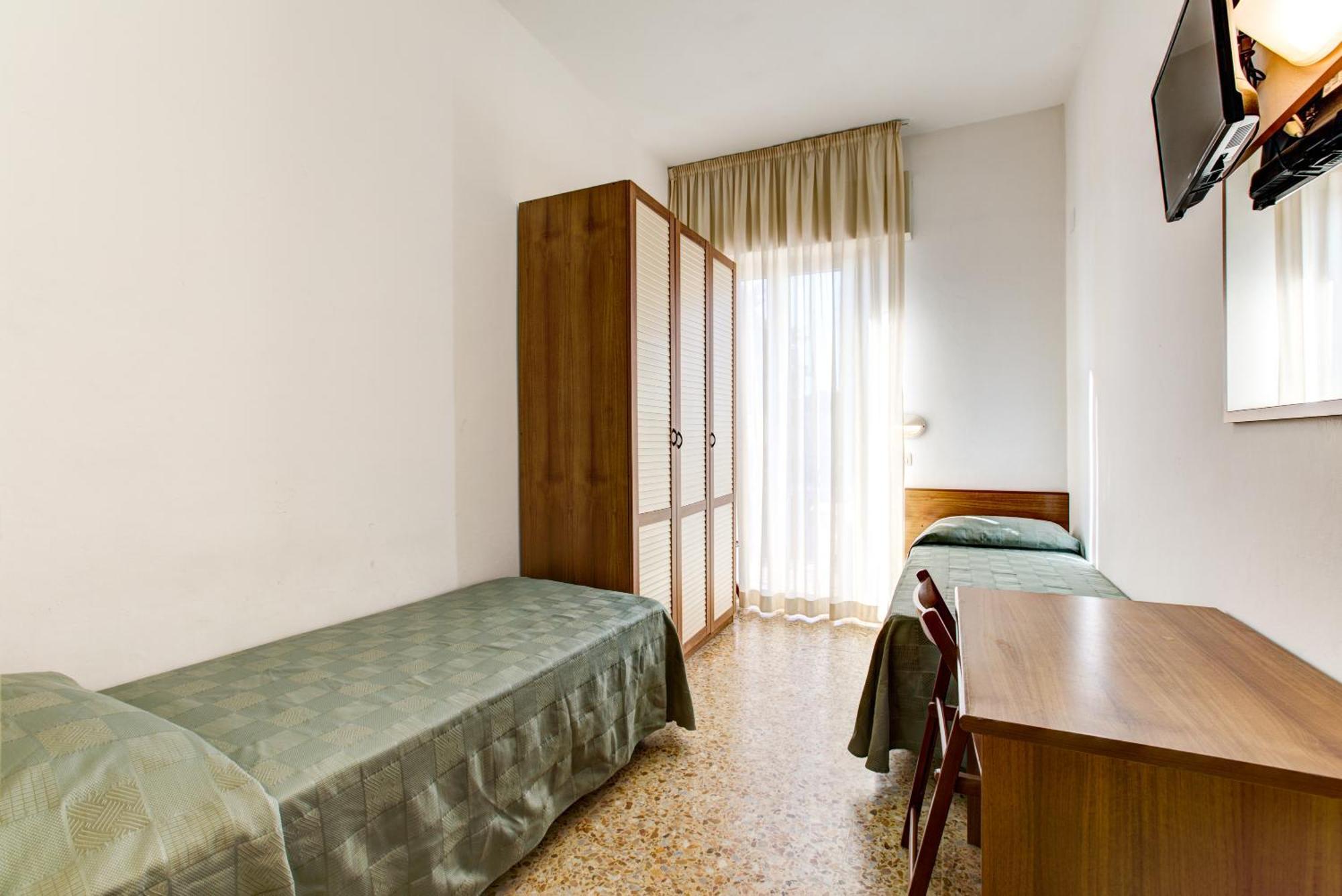 Hotel Atlas Римини Екстериор снимка
