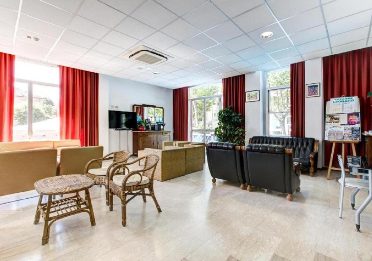 Hotel Atlas Римини Екстериор снимка