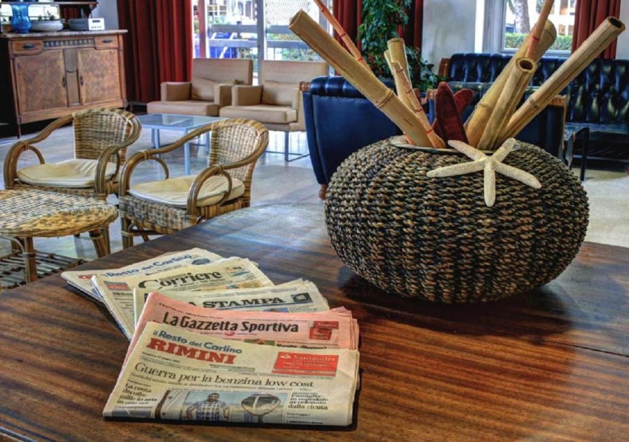 Hotel Atlas Римини Екстериор снимка